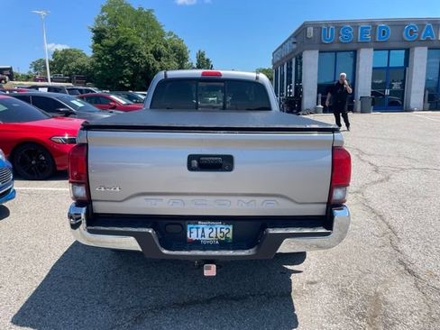 Used 2019 Toyota Tacoma SR5 w/ SR5 Appearance Package (SM) AWD/4WD image 5