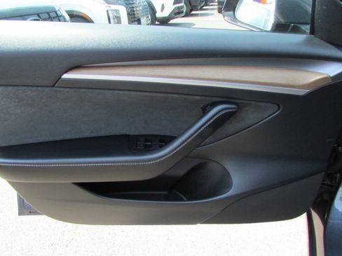 Used 2023 Tesla Model 3 Standard Range RWD image 17