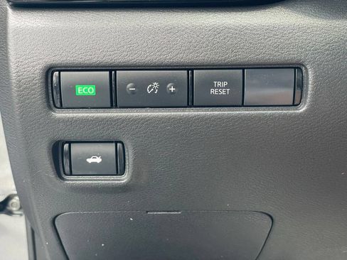 Certified 2023 Nissan Sentra SV FWD image 14