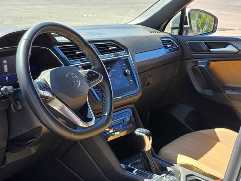 Used 2022 Volkswagen Tiguan SE image 14