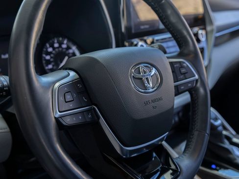 Used 2020 Toyota Highlander Platinum AWD/4WD image 16
