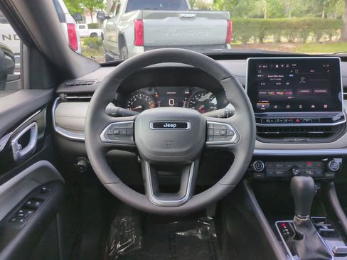 Used 2026 Jeep Compass Limited AWD/4WD image 15