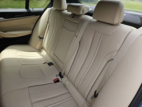 Used 2018 BMW 530i RWD image 16