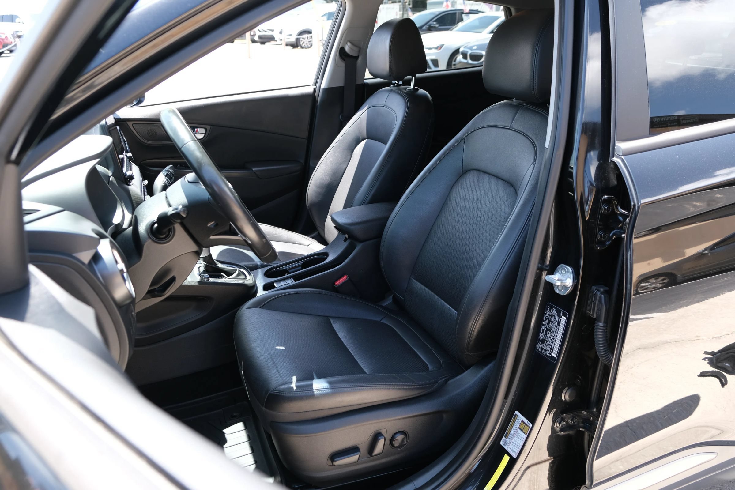 Used 2022 Hyundai Kona Limited FWD image 9