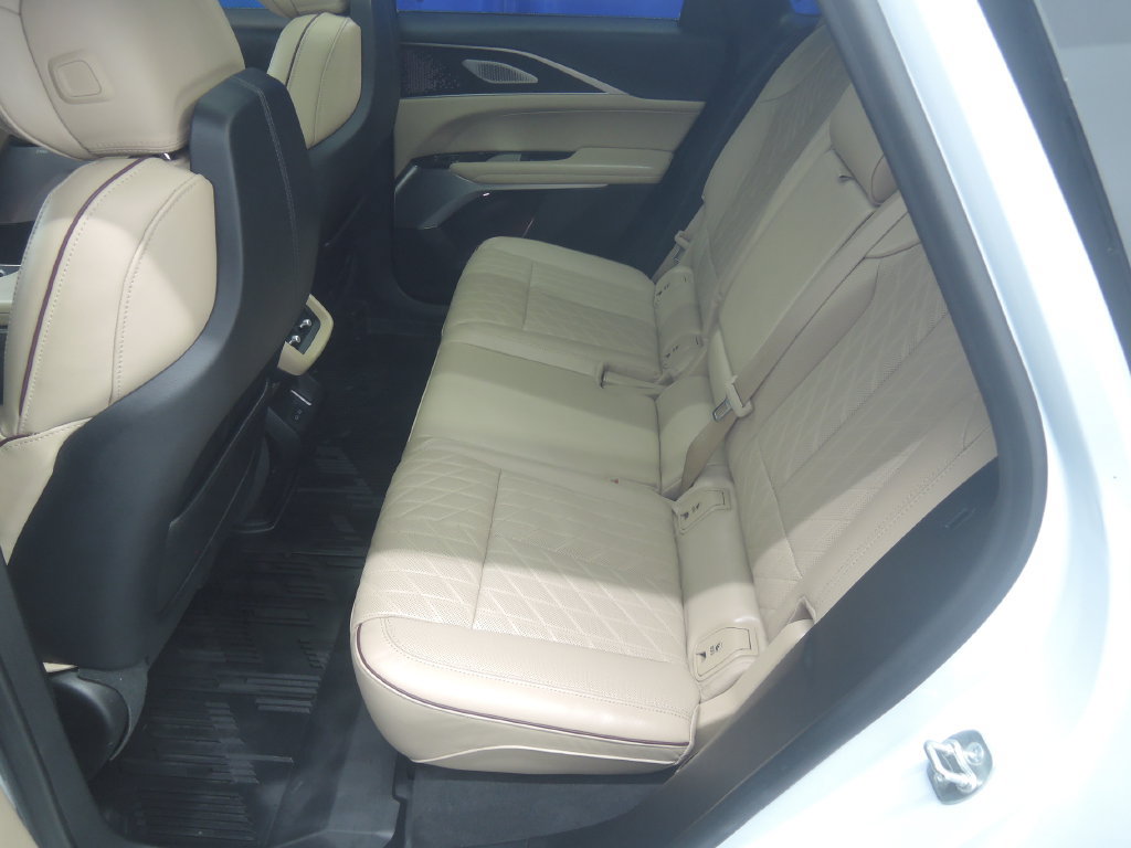 Used 2026 Cadillac Lyriq Signature Luxury w/ Nappa Leather Package AWD/4WD image 33
