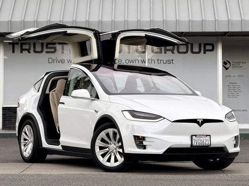Used 2016 Tesla Model X 90D image 2