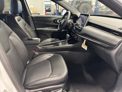 New 2025 Jeep Compass Latitude w/ Sun & Sound Group image 9
