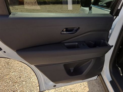 New 2025 Nissan Pathfinder SV w/ SV Premium Package image 11