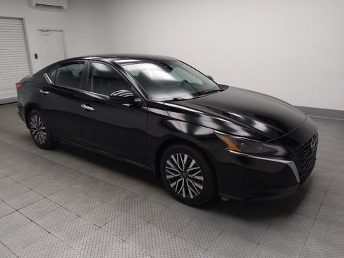 Used 2023 Nissan Altima 2.5 SV w/ SV Premium Package AWD/4WD image 11