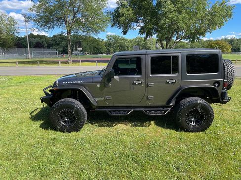 Used 2014 Jeep Wrangler Unlimited Rubicon w/ Connectivity Group AWD/4WD image 34