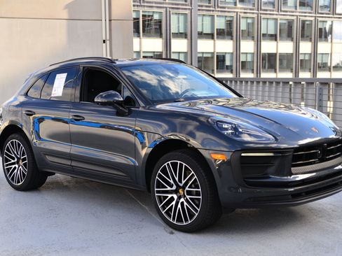 Certified 2026 Porsche Macan AWD/4WD image 7