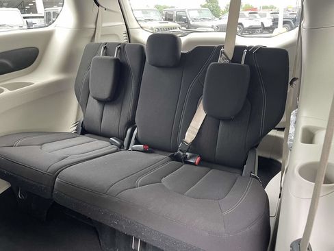 Certified 2023 Chrysler Voyager LX FWD image 21
