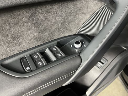 Used 2018 Audi SQ5 Premium Plus w/ Navigation Package image 20