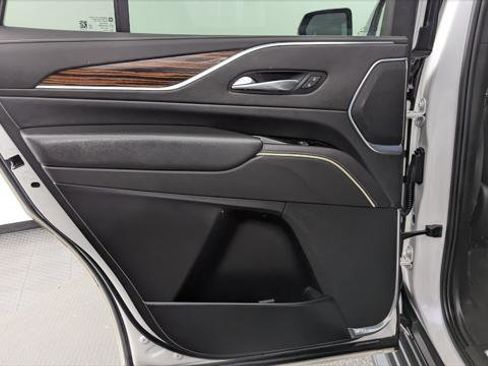 Used 2021 Cadillac Escalade Luxury RWD image 16
