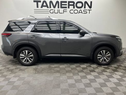 Used 2025 Nissan Pathfinder SL FWD image 16