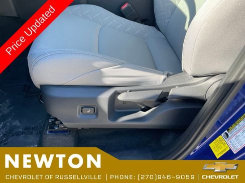 Used 2025 Toyota Tacoma SR5 AWD/4WD image 6