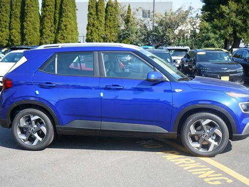 New 2025 Hyundai Venue Limited image 4