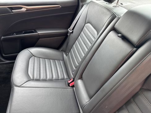 Used 2015 Ford Fusion SE w/ Equipment Group 502A FWD image 19