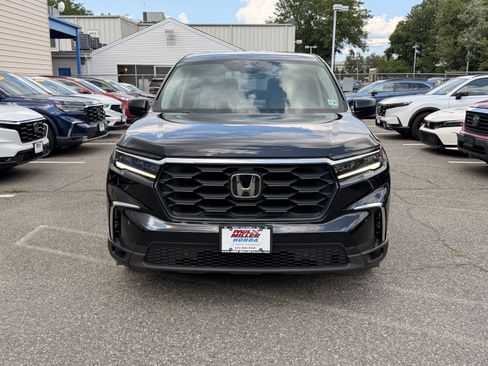 Used 2023 Honda Pilot LX image 3