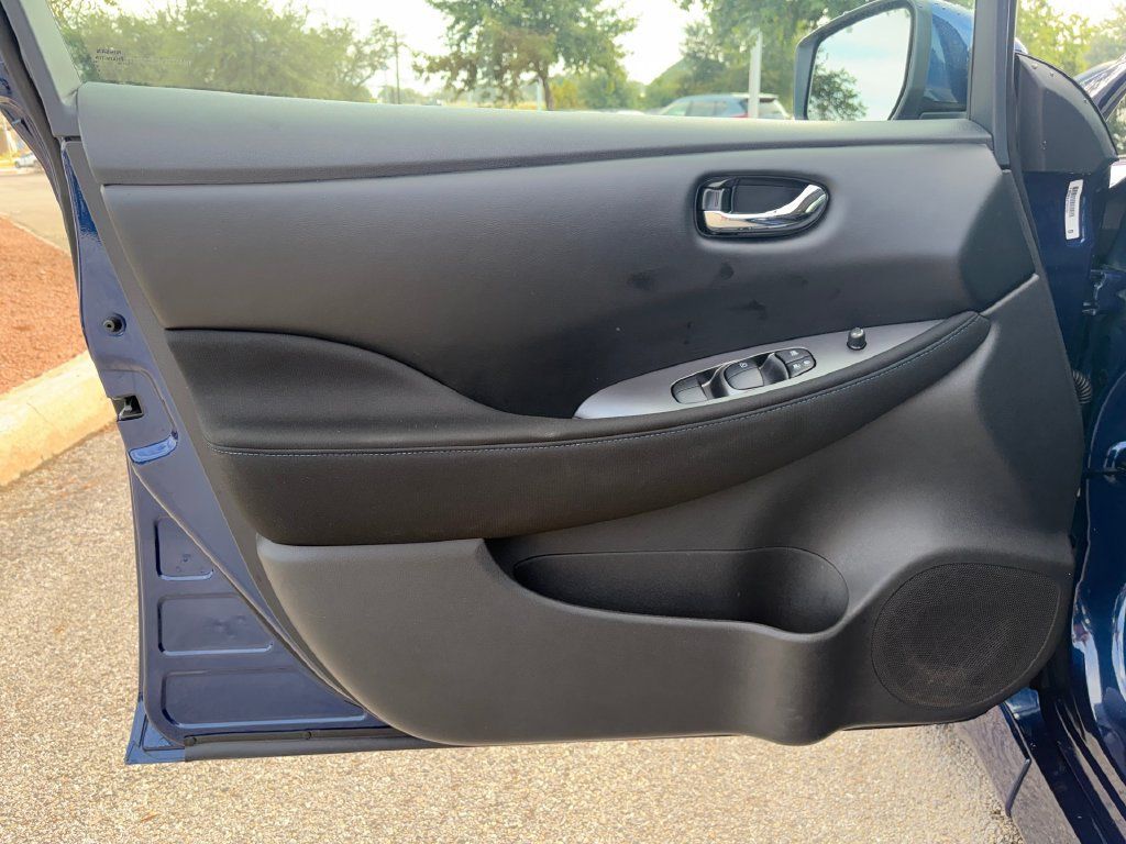 Used 2025 Nissan Leaf S FWD image 21