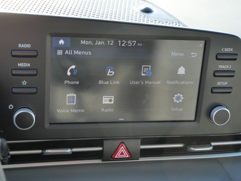 Certified 2023 Hyundai Elantra SEL image 30