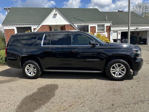 Used 2018 Chevrolet Suburban LT AWD/4WD image 9