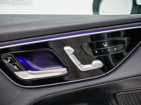 Used 2025 Mercedes-Benz GLC 300 image 20