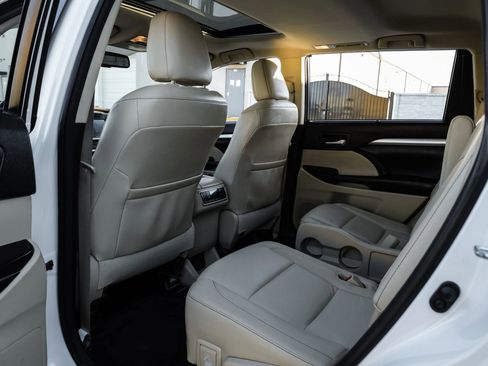 Used 2015 Toyota Highlander XLE FWD image 37