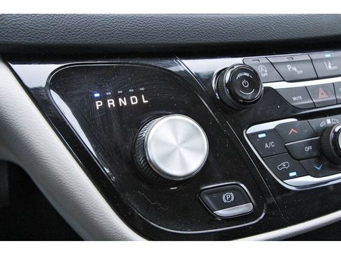 Used 2023 Chrysler Pacifica Touring-L FWD image 25