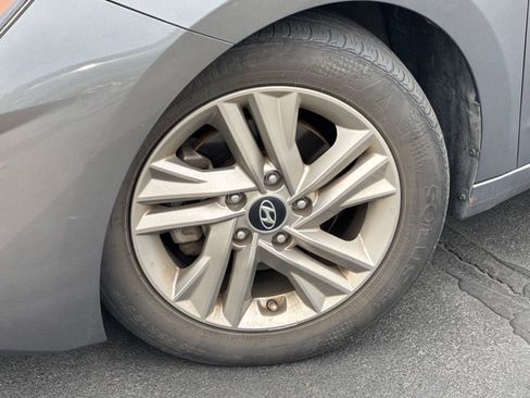 Used 2019 Hyundai Elantra SEL w/ Cargo Package FWD image 9