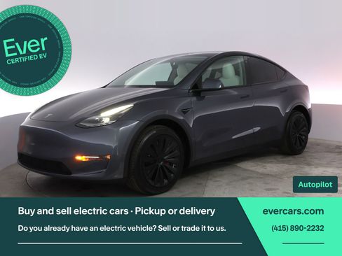 Used 2023 Tesla Model Y Long Range image 1
