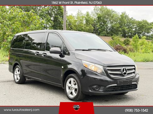Used 2018 Mercedes-Benz Metris Passenger image 4