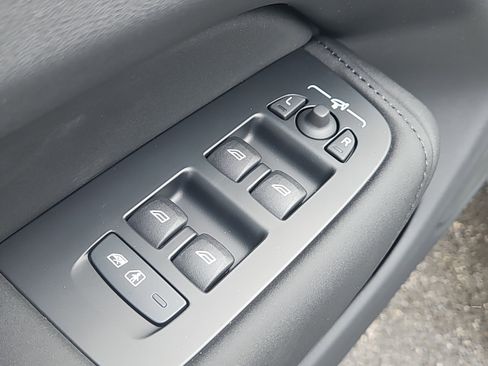 New 2026 Volvo XC60 B5 Plus w/ Protection Package Premier image 18