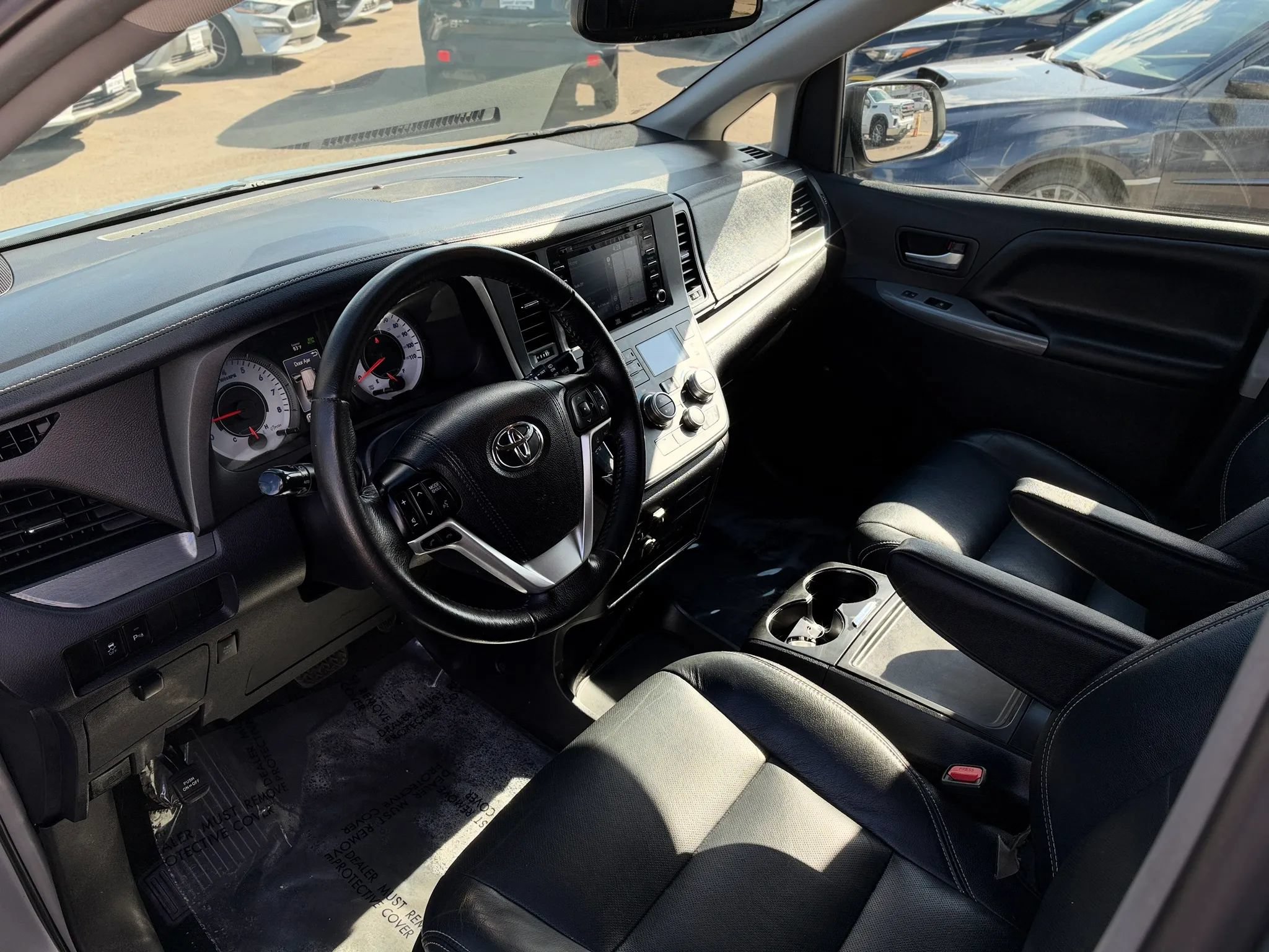 Used 2019 Toyota Sienna SE Premium w/ Carpet Mat Package AWD/4WD image 11