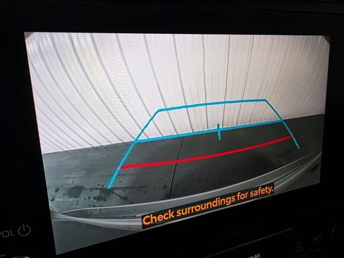 Used 2024 Toyota Highlander XLE AWD/4WD image 14