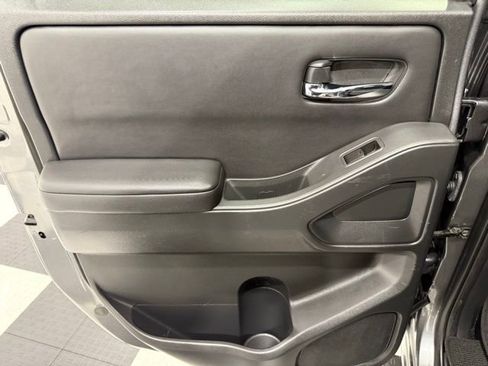 Used 2023 Nissan Frontier SV image 17