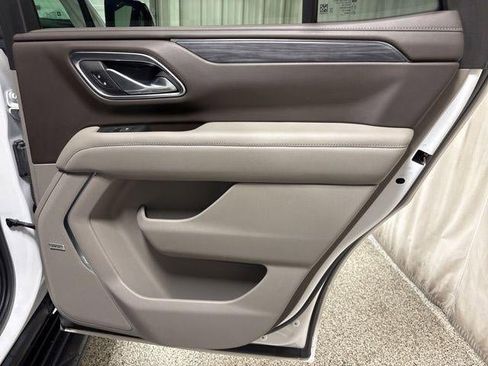 Used 2021 GMC Yukon SLT w/ SLT Premium Package image 25