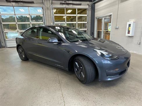 Used 2022 Tesla Model 3 Long Range AWD/4WD image 7