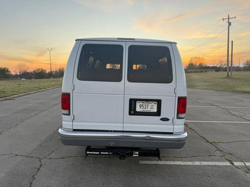 Used 2001 Ford E-350 and Econoline 350 Club Wagon image 8
