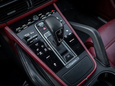 Used 2022 Porsche Cayenne Platinum Edition image 35