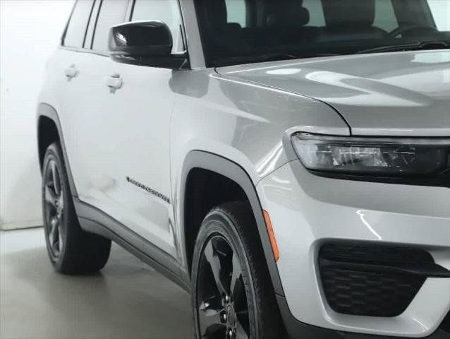 Certified 2024 Jeep Grand Cherokee Altitude AWD/4WD image 8