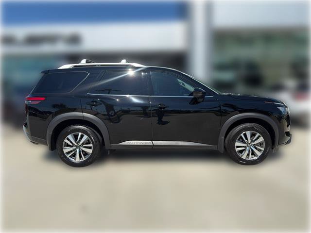 Used 2024 Nissan Pathfinder SL w/ Black Appearance Package FWD image 10