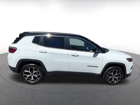 Used 2025 Jeep Compass Limited AWD/4WD image 16