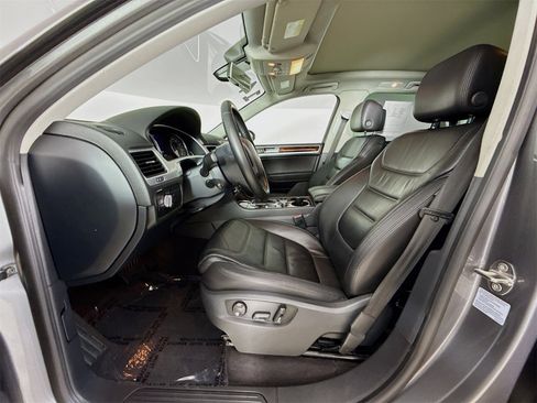 Used 2014 Volkswagen Touareg VR6 image 20