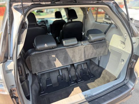 Used 2013 Toyota Sienna SE FWD image 9