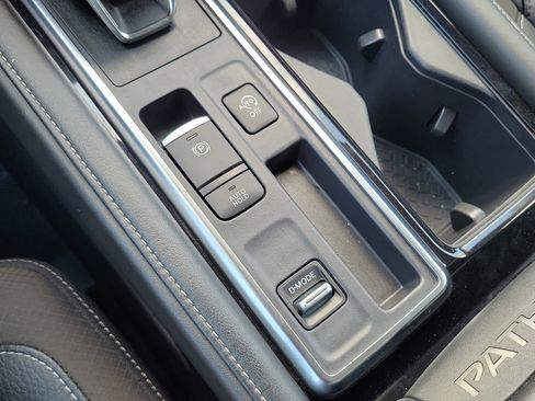 Used 2024 Nissan Pathfinder SL image 23