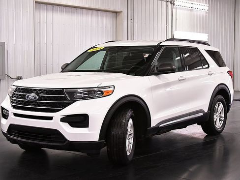 Used 2024 Ford Explorer XLT w/ Class IV Trailer Tow Package image 3