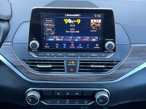 Used 2025 Nissan Altima 2.5 SV image 17