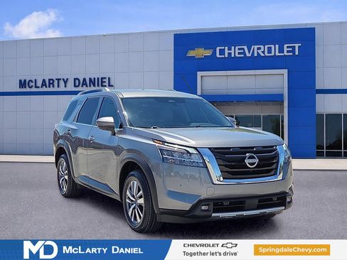 Used 2024 Nissan Pathfinder SL FWD image 1