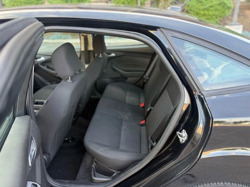 Used 2017 Ford Focus SE image 8